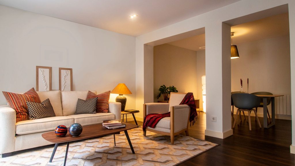 Cozy Living Room Color With Warm Light